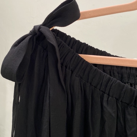 Forever 21 size large black off the shoulder flounce top - Picture 3 of 8